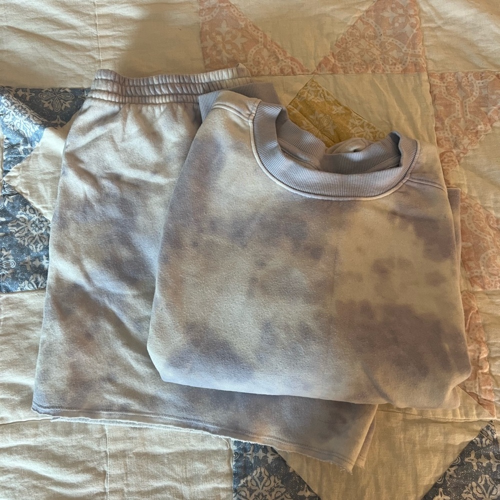 Tie-Dye Sweatshirt and Sweatpants Set size medium